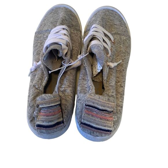 Tommy Bahama Light Gray Memory Foam Slip On Sneakers in Ladies Size 8. - Picture 3 of 8